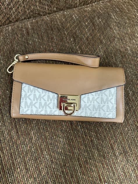 michael michael kors manhattan large viola leather clutch|Manhattan Large Viola Leather and Logo Clutch .